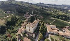 In Piemonte c&rsquo;&egrave; un castello tra i vigneti che &egrave; stato rifugio degli scrittori