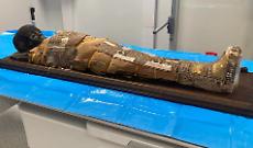 Scoperto un papiro nel petto di una mummia di 2.000 anni: il segreto del piccolo egizio