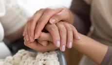 Nessun bonus da 300 euro per i caregiver senza ISEE: cosa prevede davvero la proposta in Parlamento