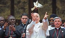 Papa Leone XIV torna dall&rsquo;Africa: &ldquo;Basta guerra, salvate gli innocenti&rdquo;