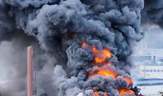 Colonna di fumo nero su Torino