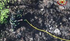 Incendio nei boschi di Brovello-Carpugnino: rogo spento, decisivi l'uso dei droni