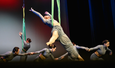 A teatro si paga... "in mutande". La stravagante (e solidale) idea a Torino