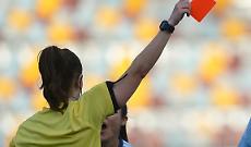 Venaria : arbitra 16enne fischia un rigore, pugni e calci dei tifosi ai suoi parenti