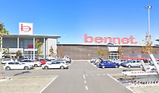 Mocetta scaduta al Bennet, donna incinta al sesto mese finisce all'ospedale