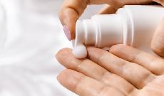Cosmetici UE, nuove regole dal 1&deg; maggio 2026