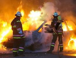 Auto in fiamme a Pozzo Strada: l'intervento dei pompieri