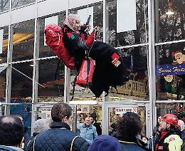 Festa a Natale in Giostra, arriva anche la Befana dei vigili del fuoco