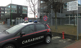 Paura a Ivrea, esplode una bomba-carta nel parcheggio del tribunale