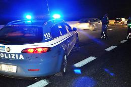 Paura al ritorno dalla gita scolastica: scontro tra il pullman degli studenti e due auto