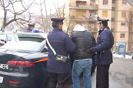 Aggrediscono i vigilantes che li scoprono a rubare al supermercato