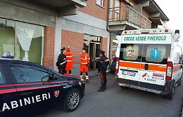 Tragedia in provincia, un uomo esce dalla caserma dei carabinieri, batte la testa e muore