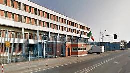 Nuove tensioni nel carcere di Ivrea: due agenti feriti e un detenuto in protesta