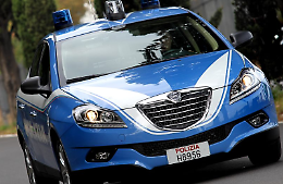 Ragazza di 20 anni picchiata e ritrovata in mezzo alla strada dai passanti