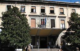 Notte movimentata al Mauriziano: un uomo aggredisce la guardia giurata e i carabinieri 