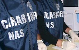 Torino, scoperto centro estetico abusivo: iniezioni di filler in un salone da parrucchiera