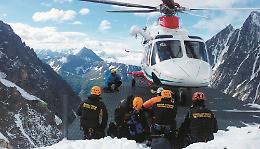 Bloccati in montagna a 3mila metri: salvati in principio di ipotermia