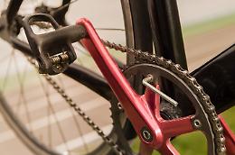 Prova a rubare due biciclette in centro a Torino: messo in fuga da un passante