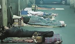 Dramma all'isola ecologica, uomo muore di freddo: indagano i carabinieri