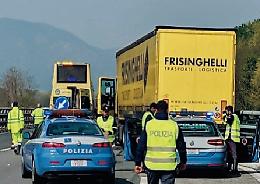 Incidente in galleria sulla Torino-Bardonecchia: due feriti e autostrada chiusa

