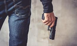 Tre colpi di pistola esplosi contro la saracinesca del bar pasticceria
