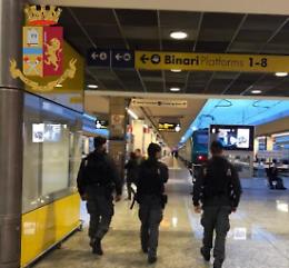 Torino, beccato a spacciare nei pressi della stazione di Porta Nuova: in manette