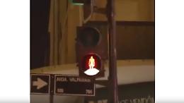 Un semaforo assurdo: le animazioni sono tutte da ridere