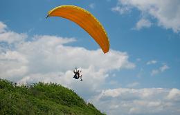 Precipita mentre fa parapendio: trentenne soccorsa a Prascorsano