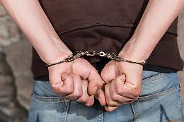 Il pedofilo seriale torna sempre libero: arrestato e scarcerato 5 volte in 8 mesi