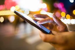 Via Giachino, ruba un cellulare e continua la conversazione: fermato dalla polizia