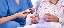 Badante derubava gli anziani: scatta la condanna a dieci mesi