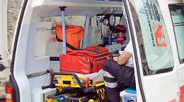 Incidente in azienda: resta con la mano incastrata nel macchinario, ferito operaio 38enne