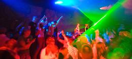 Rave party tra Rivoli, Reano e Villarbasse: identificati in 100, fermati gli 11 organizzatori
