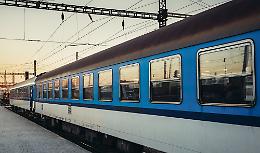 Tragedia al passaggio al livello: uomo travolto e ucciso da un treno