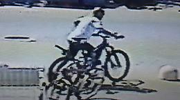 Ladro e gentiluomo: ruba una bici ma regala la sua