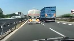Formula 1? No, è una corsa tra camion