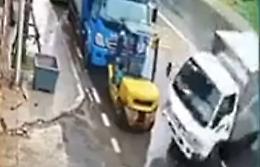 Slitta sull'asfalto bagnato e parcheggia alla perfezione