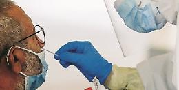 Covid, 6mila casi in un giorno: «E siamo senza nuovi vaccini»