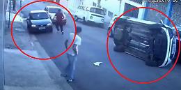 L'auto tamponata scivola nella strada in discesa