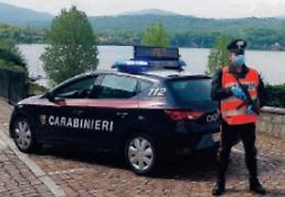 Lancia pietre contro le auto dei carabinieri: denunciato autotrasportatore 34enne