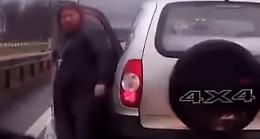 Incidente in autostrada, al volante c'è un monaco barbuto: "Perché mi hai tamponato?"