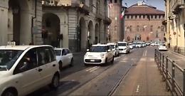 Venerdì nero in...zona rossa: giornata di proteste a Torino, tra sciopero dei mezzi pubblici e cortei [FOTO E VIDEO]