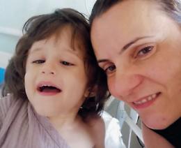La mamma medico dona parte del fegato alla figlia di tre anni
