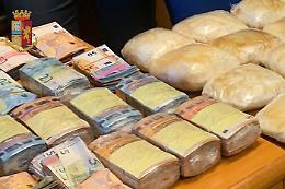 Disoccupato, ma con trenta chili di droga in casa: arrestato 27enne
