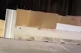 Nel cuore della galleria spunta un rifugio per disperati