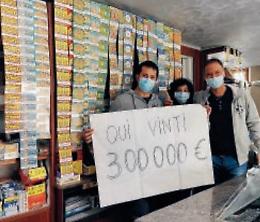 Gratta e vince 300mila euro. A Mathi è caccia al fortunato
