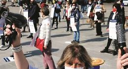 IL CONTAGIO ECONOMICO. «I risparmi sono finiti, ora fateci riaprire»