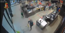 Agivano nei supermercati: banda di rapinatori arrestati nel quartiere Barriera Milano [VIDEO]