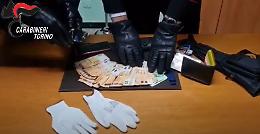 Torino, armato di coltello assalta un ufficio postale: 46enne arrestato [VIDEO]