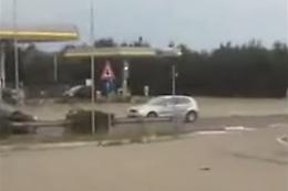 Imbocca la tangenziale contromano e crede anche di essere nel giusto